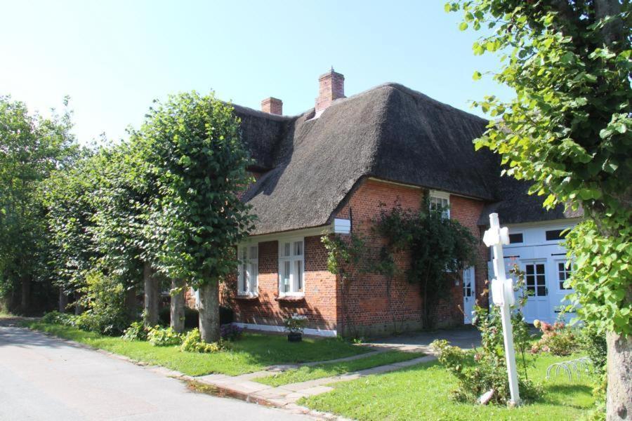 Kapitaen Hansen Haus Oldsum Esterno foto